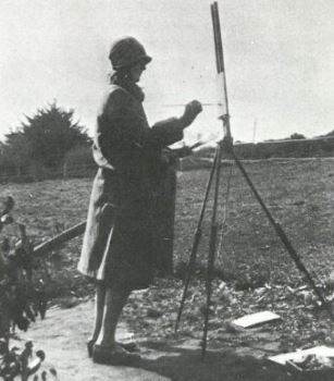 A photograph of <i>Clarice Beckett Painting at Mt. Macedon, Victoria</i> (ca. 1920s).