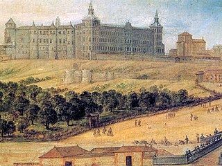 17 <sup> th </sup> - لوحة من القرن السابع عشر لريال الكازار مدريد.  تظهر الواجهة الجنوبية (على اليمين) في مرحلتها الأخيرة عام 1636 من قبل المهندس المعماري خوان جوميز دي مورا.  الواجهة الغربية (على اليسار) من مبنى أقدم بكثير.