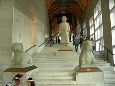 The “Art Ladder” staircase, the Seattle Art Museum. Venturi's approach married historical references with contemporary design practice.