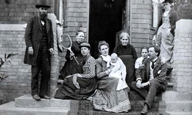 Frank Lloyd Wright S Life And Legacy Theartstory Frank Lloyd Wright Seated At Right And His Family Including Kitty