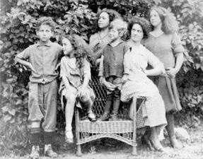 Wyeth family photograph made by N.C. Wyeth in 1922. Nathaniel, Ann (seated), Carolyn (rear), Andy, Carol, and Henriette (standing)