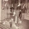 Eugène Atget: Storefront avenue des Gobelins (1925)