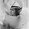 سيسيل بيتون: صندوق القبعة (قبعة بنما بيضاء) (1934)