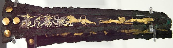 Inlaid dagger blade with lion hunt (c.1600-1500 BCE)