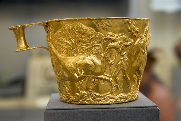 Hunter capturing a bull (c.1600-1500 BCE)