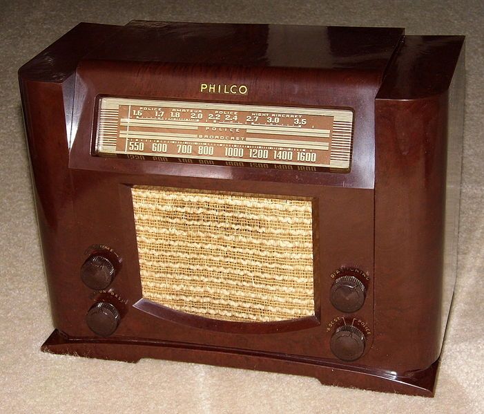 Philco Model 41-230T Table Radio, Bakelite Cabinet, Two Band (1941)
