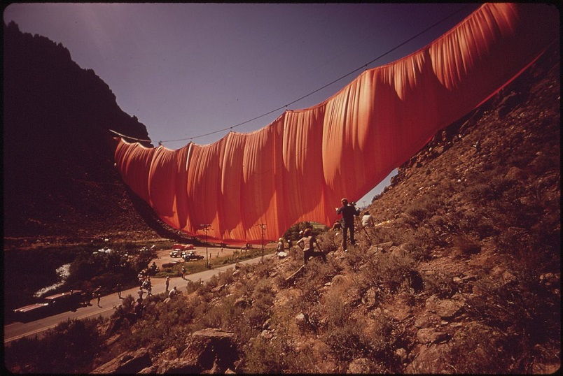 Valley Curtain (1975)