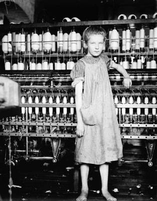 Lewis Hine: Addie Card, 12 years. Spinner in North Pormal Cotton Mill (1910)
