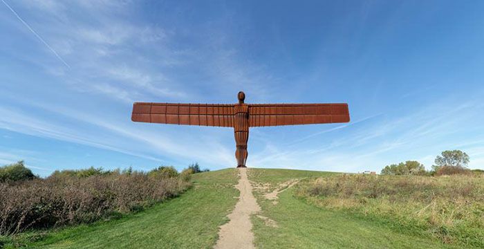 Gormley's sculpture unnerves students