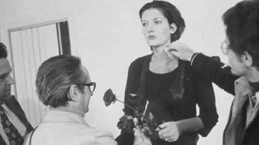 Marina Abramović: Rhythm 0 / Seven Easy Pieces (1974)