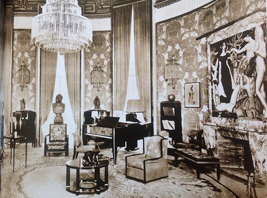 The Salon of the Hôtel du Collectionneur (1925)