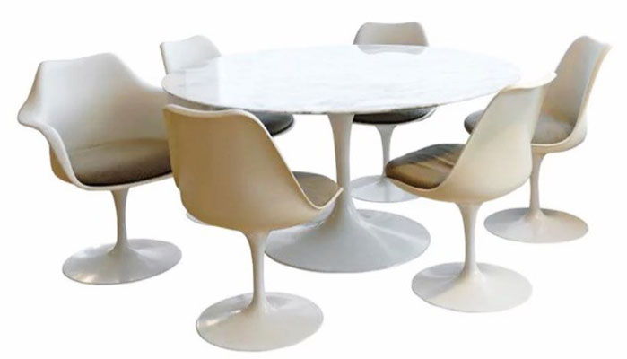 Tulip chairs and tables (1955-56)